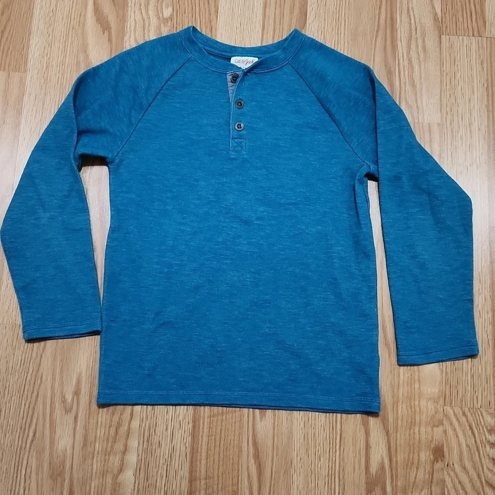 2 Boys Teal and Gray Long Sleeve Tees with Graphic Design Size M 8/10